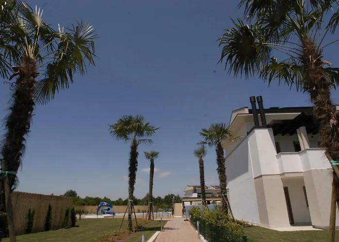 Апартаменти Villaggio Evanike