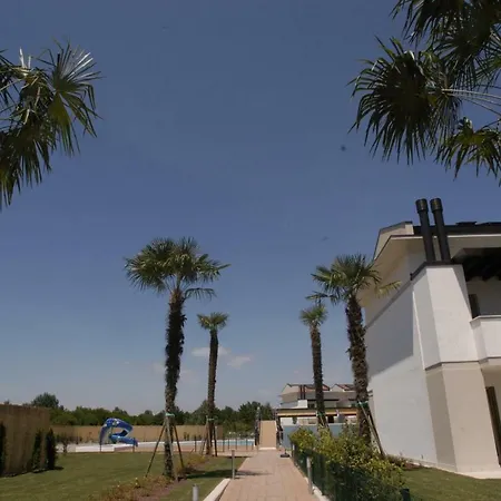 아파트 Villaggio Evanike